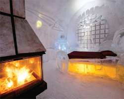 It provides comfort like fireplace and hot tub to give cozy experience to the guest.